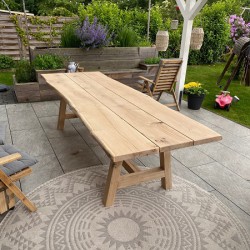Kundenprojekt: Gartentisch mit A-Gestellen in Rohholzoptik!