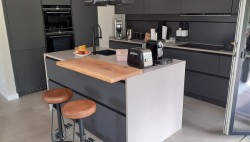 Kundenprojekt: Eichenplatte als Küchentresen!