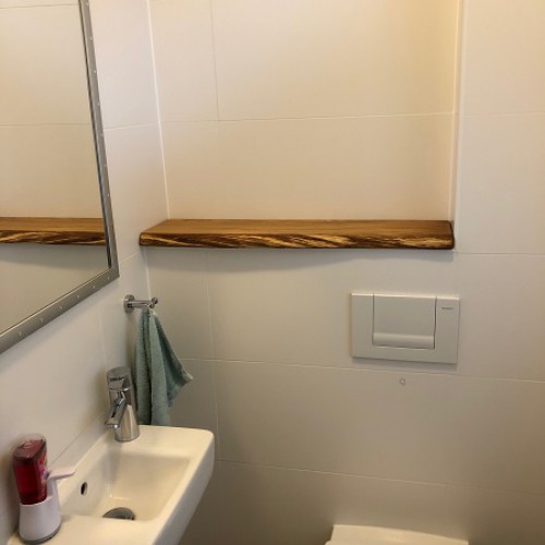 Bad Ablage Aufbauwand Toilette mit Holzablage und weißen