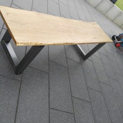 Kundenprojekt: Rustikale Sitzbank aus unbesäumter Eiche