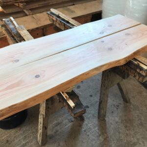 Tischplatte_Laerche_Naturholz_Baumkante_Eigenbau_rustikal_set